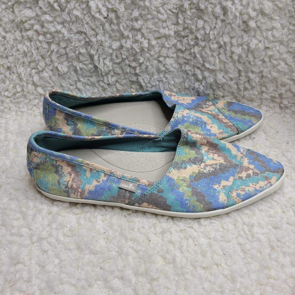 Sanuk Patterned Pointed Toe Flats Size 8
